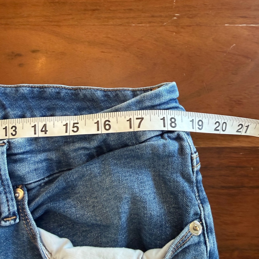 Good American Straight Leg Ankle Jeans - Picture 4 of 8